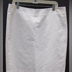 NWT Rafaella Womans White Casual Skirt Size 14